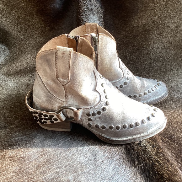 Circle G By Corral Boots White Wash Rivet Detail Low Top Boots - Picture 11 of 12